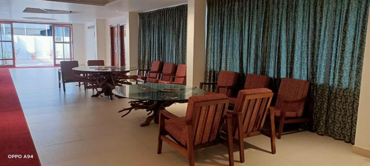 Seaface Beach Resort Kovalam Buitenkant foto